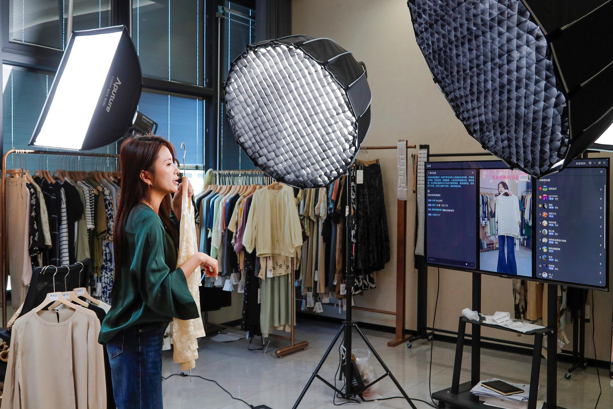 甘肃省酒泉市市场监管局开展直播基地合规指导 服务护航电商经济健康发展(图1)