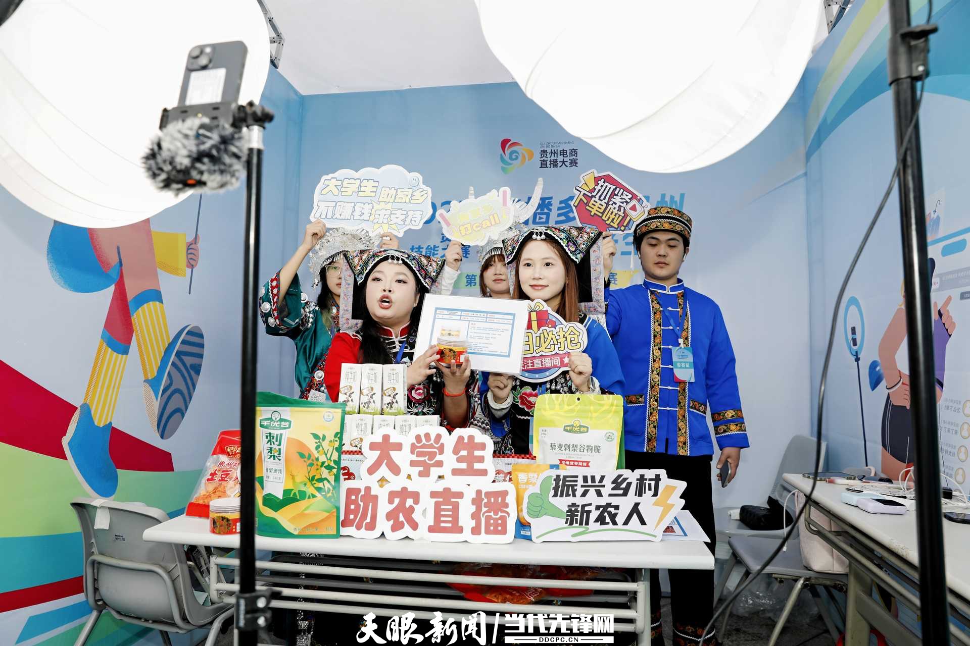 重卡开进直播间！销售新模式带动产业走上新路子(图1)
