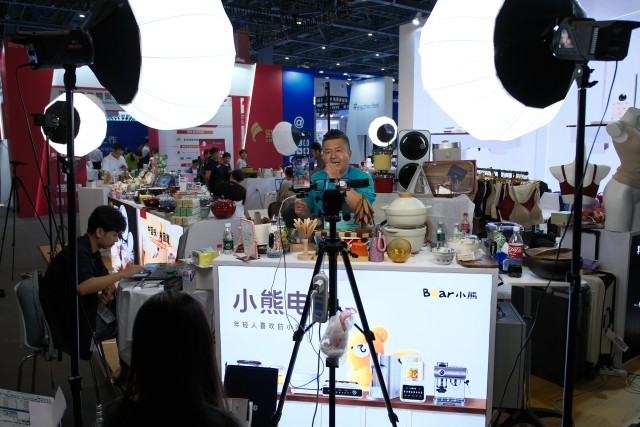 深耕商业AI视觉生产力美图设计室为电商短视频提供高效量产解决方案(图1)