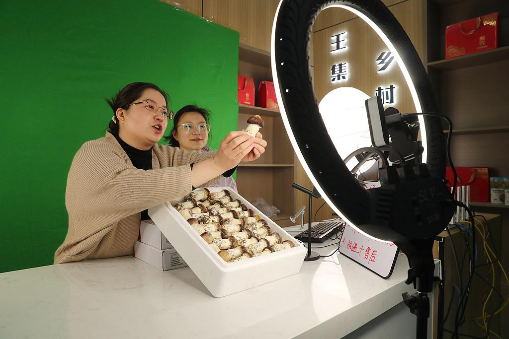 第四十一期沂蒙职工大讲堂|“沂蒙新力量”女职工直播电商技能大赛特训营(第三期)顺利举办(图1)